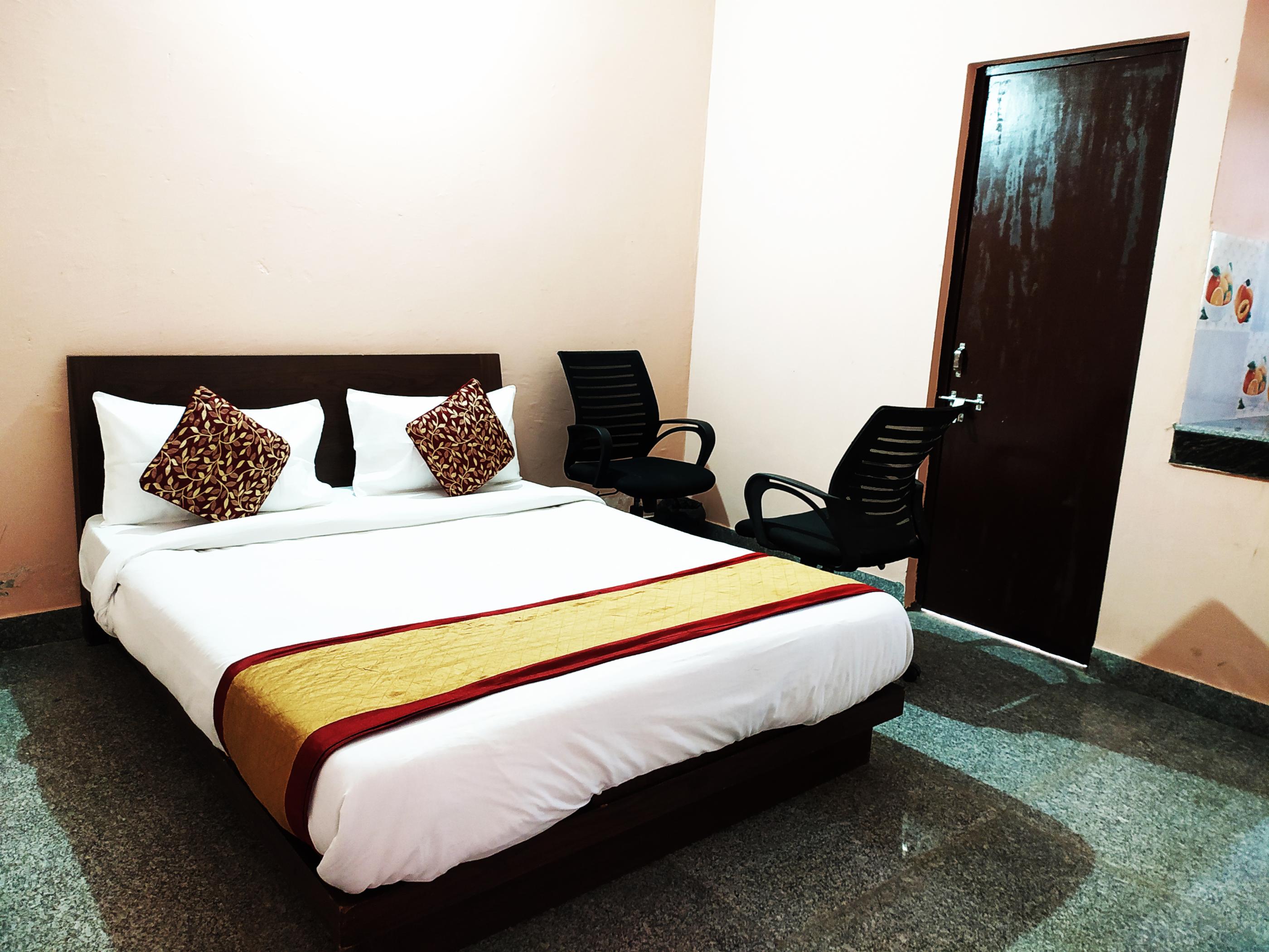 Hotel Blu Inn - Tap to explore photos