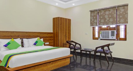 Treebo The Eden Roc Room Type - Deluxe Room