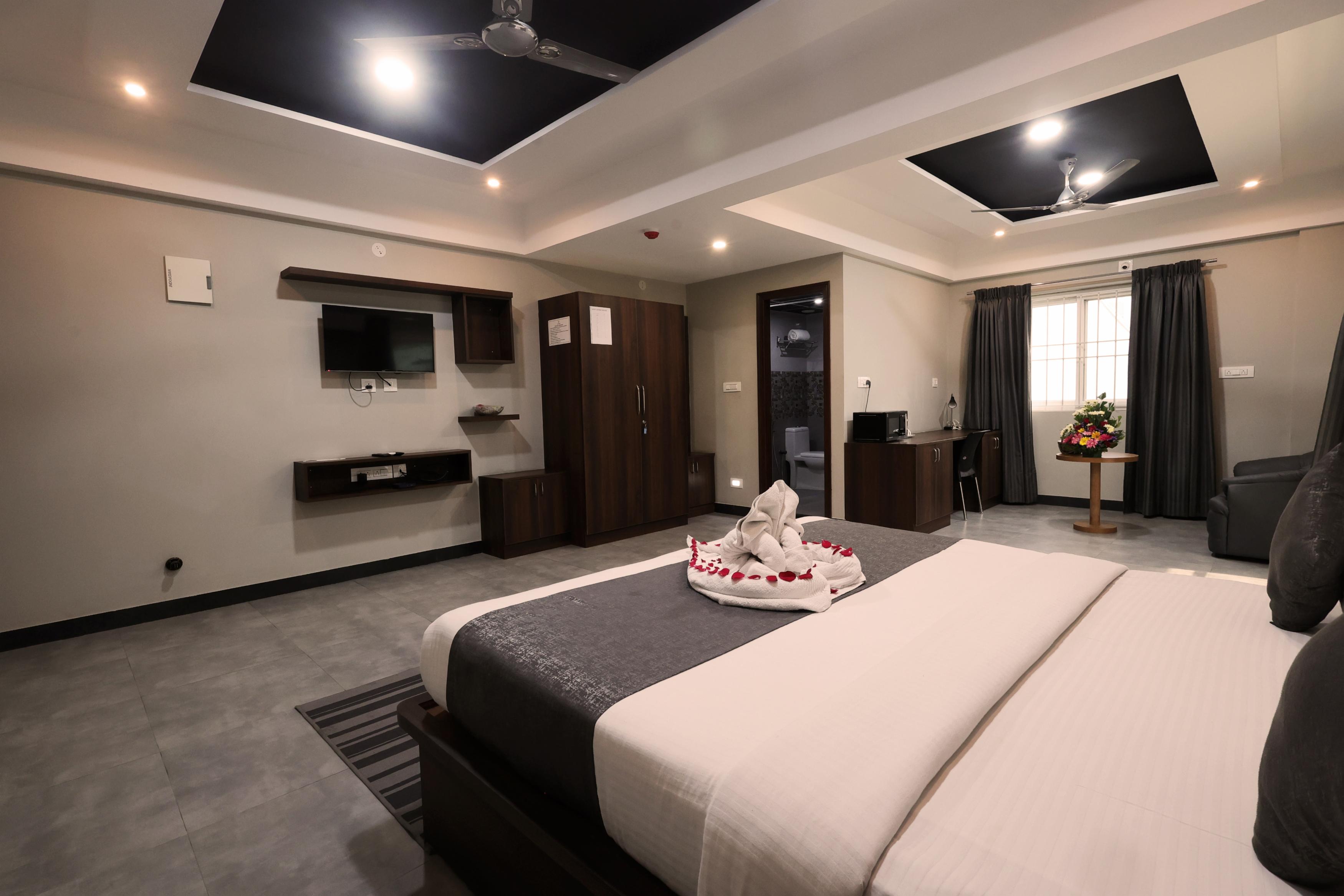 De Royale Sapphire Suites - Tap to explore photos