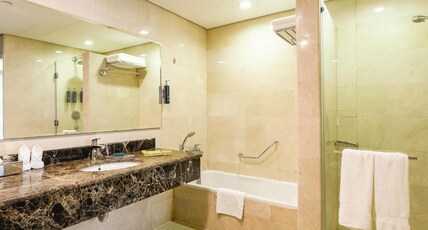 DoubleTree by Hilton Jeddah Al Andalus Mall Room Type - KING JUNIOR SUITE
