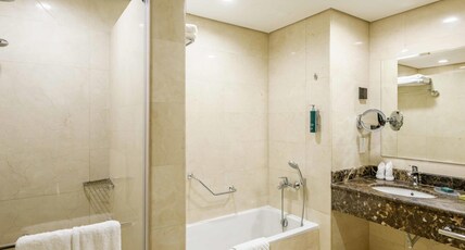 DoubleTree by Hilton Jeddah Al Andalus Mall Room Type - KING ONE BEDROOM SUITE CV