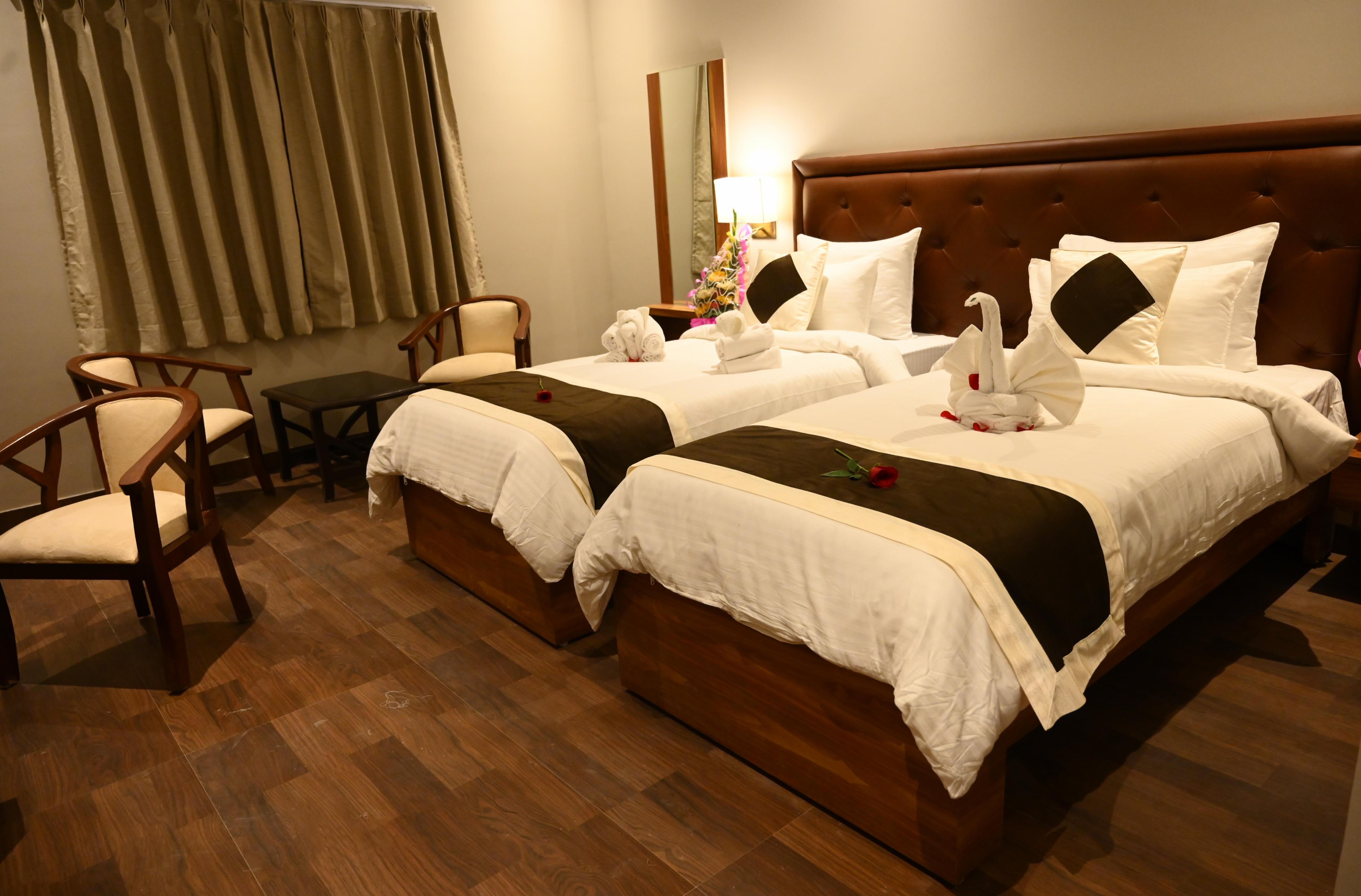 Neel Clarks Inn Express Room Type - Deluxe room with Twin Bed