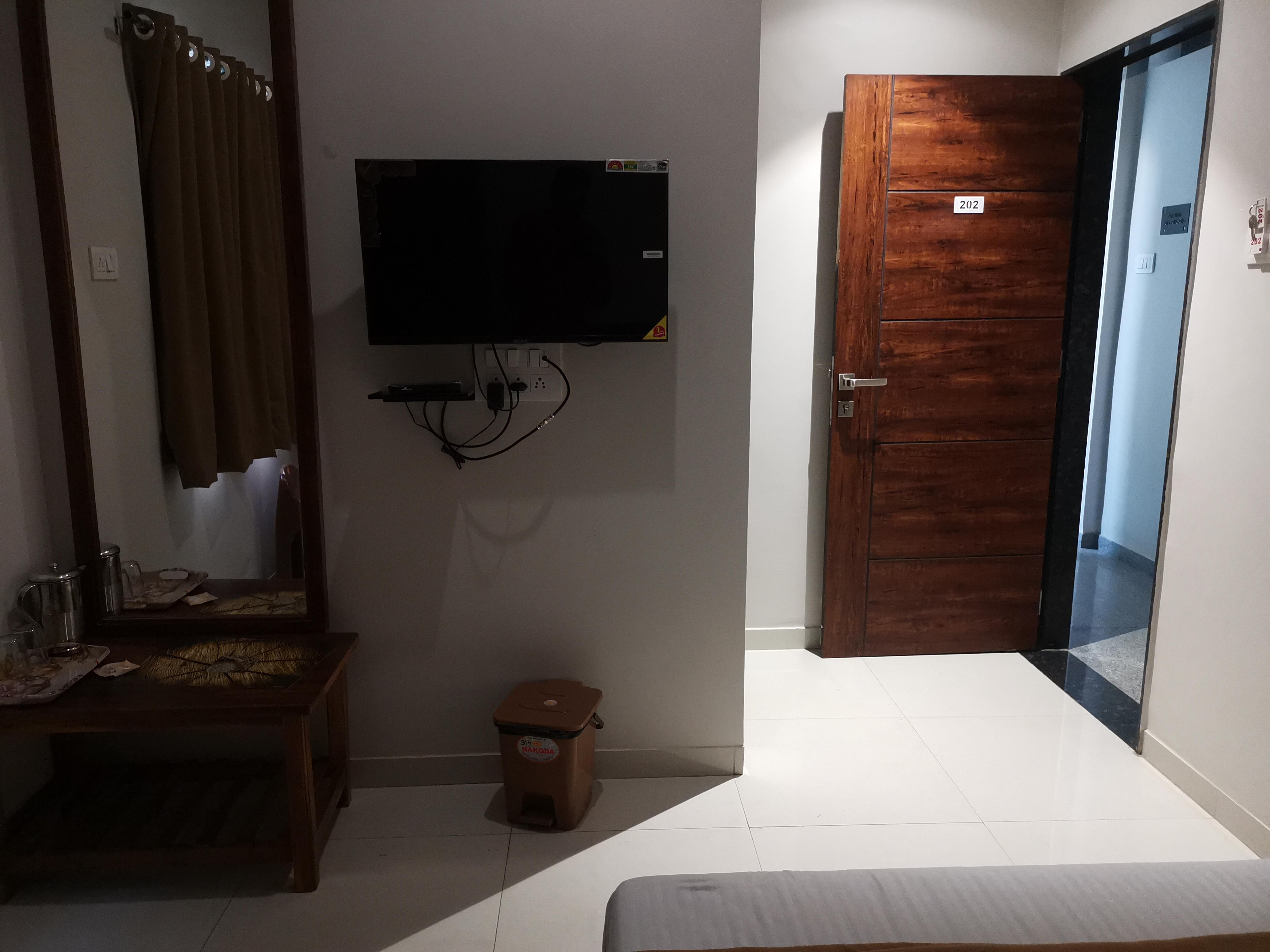 Darshan Executive Kolhapur | Rooms & Wi-Fi - Tap to explore photos