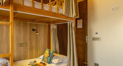 The Social Stays Mussoorie Room Type - Bed in 6 Bed Mixed Dormitory with Balcony