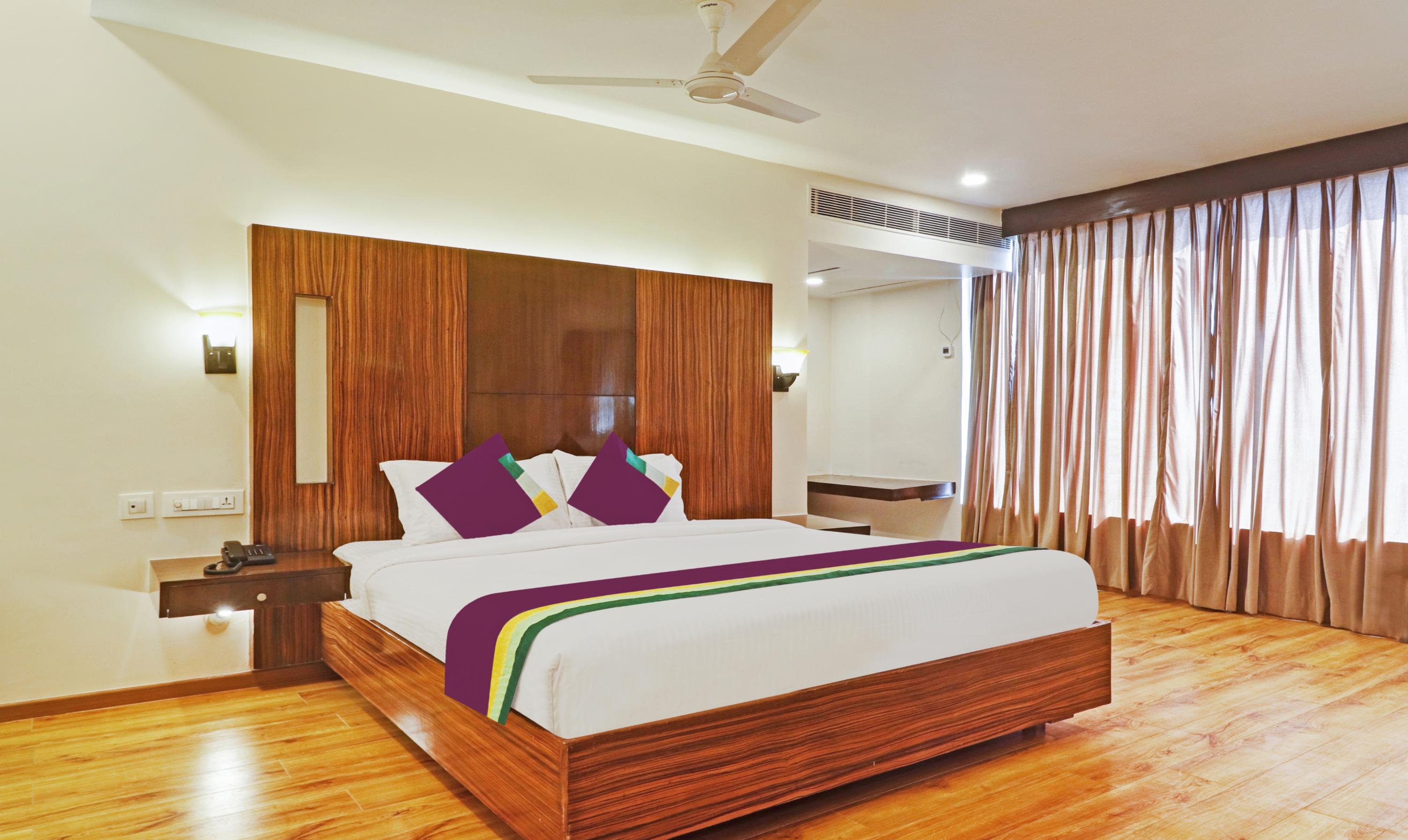 Treebo Premium Seven Lake View Room Type - Spacious Premium Room