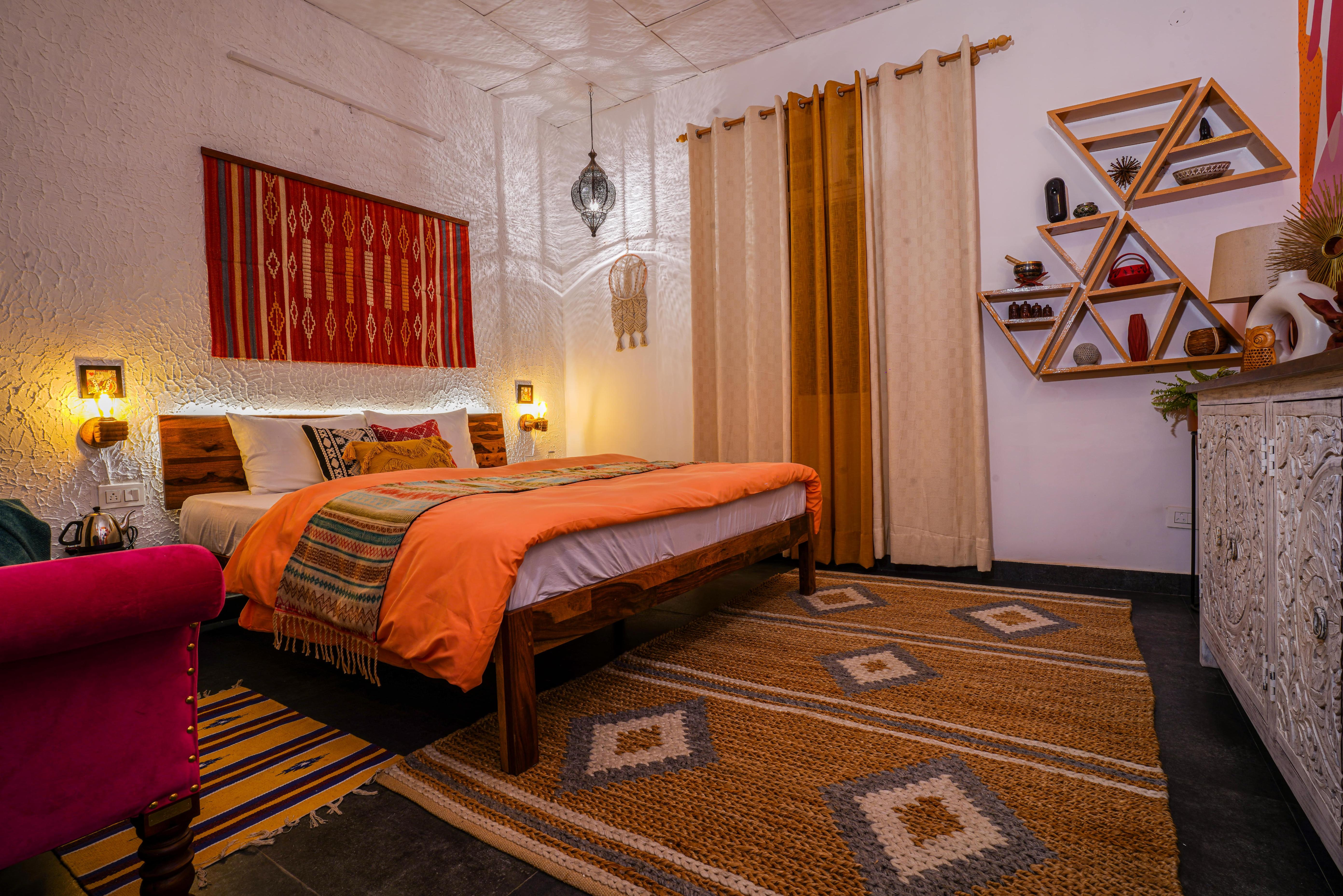 The Autumn Home, Bir Room Type - Karyasthal - Deluxe Art Room with Work Station