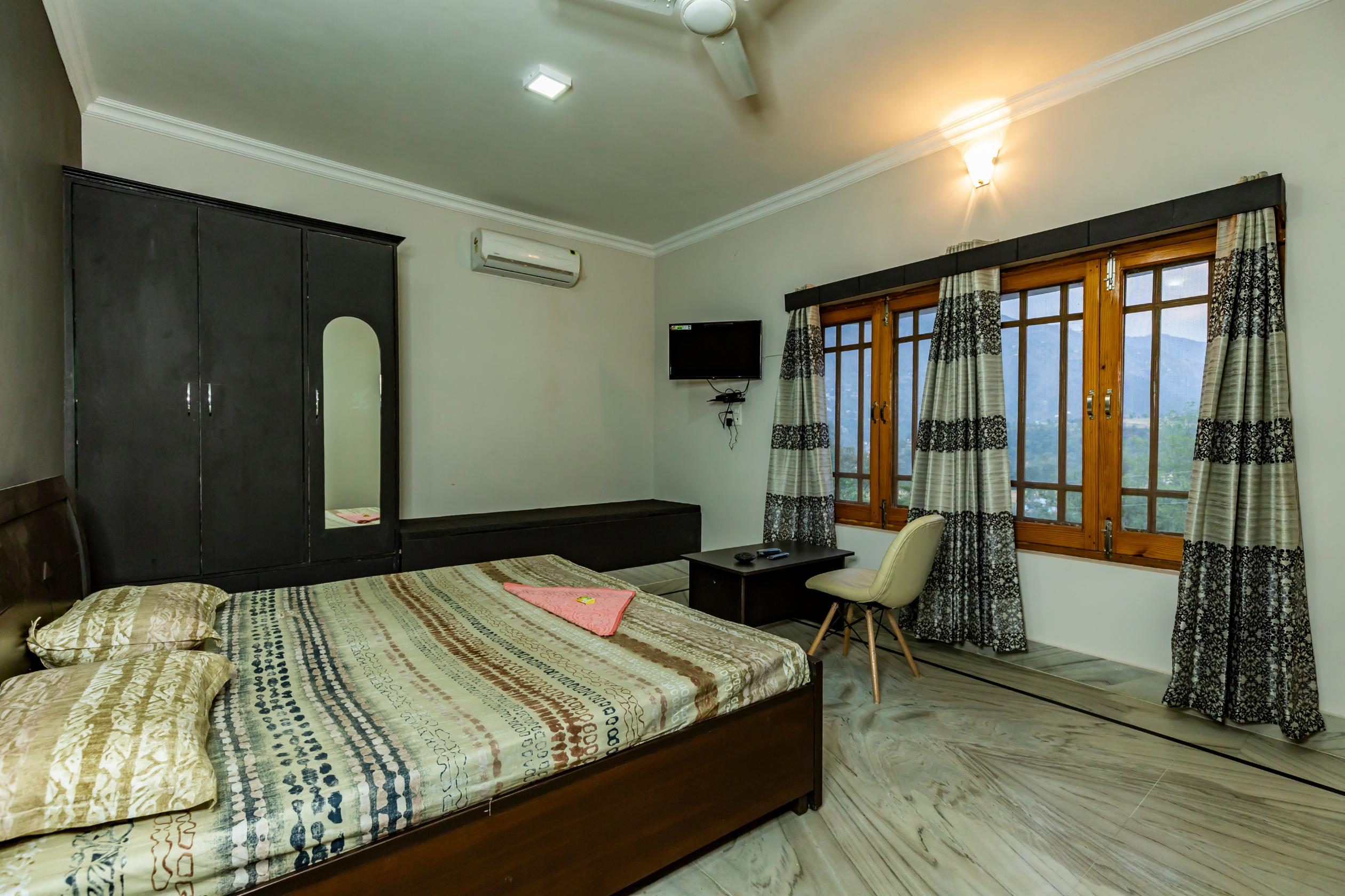 Lazy Mojo Inn Guest House - Tap to explore photos
