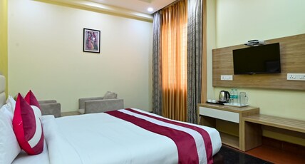 SKS GRAND PALACE Room Type - Deluxe Double Room