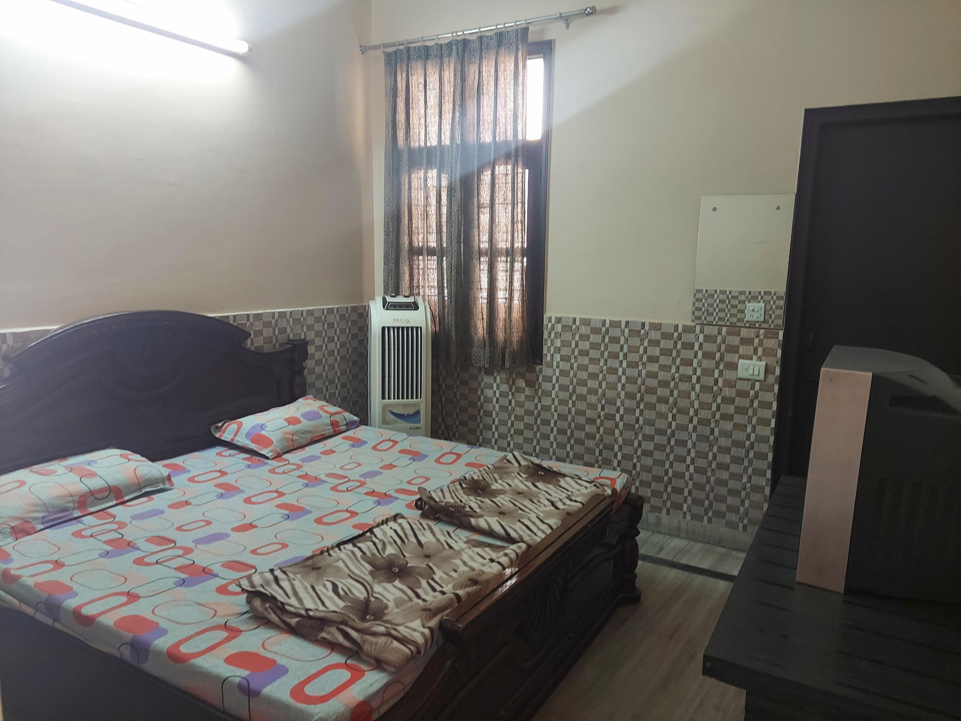 Shri Hari Home Stay - Tap to explore photos