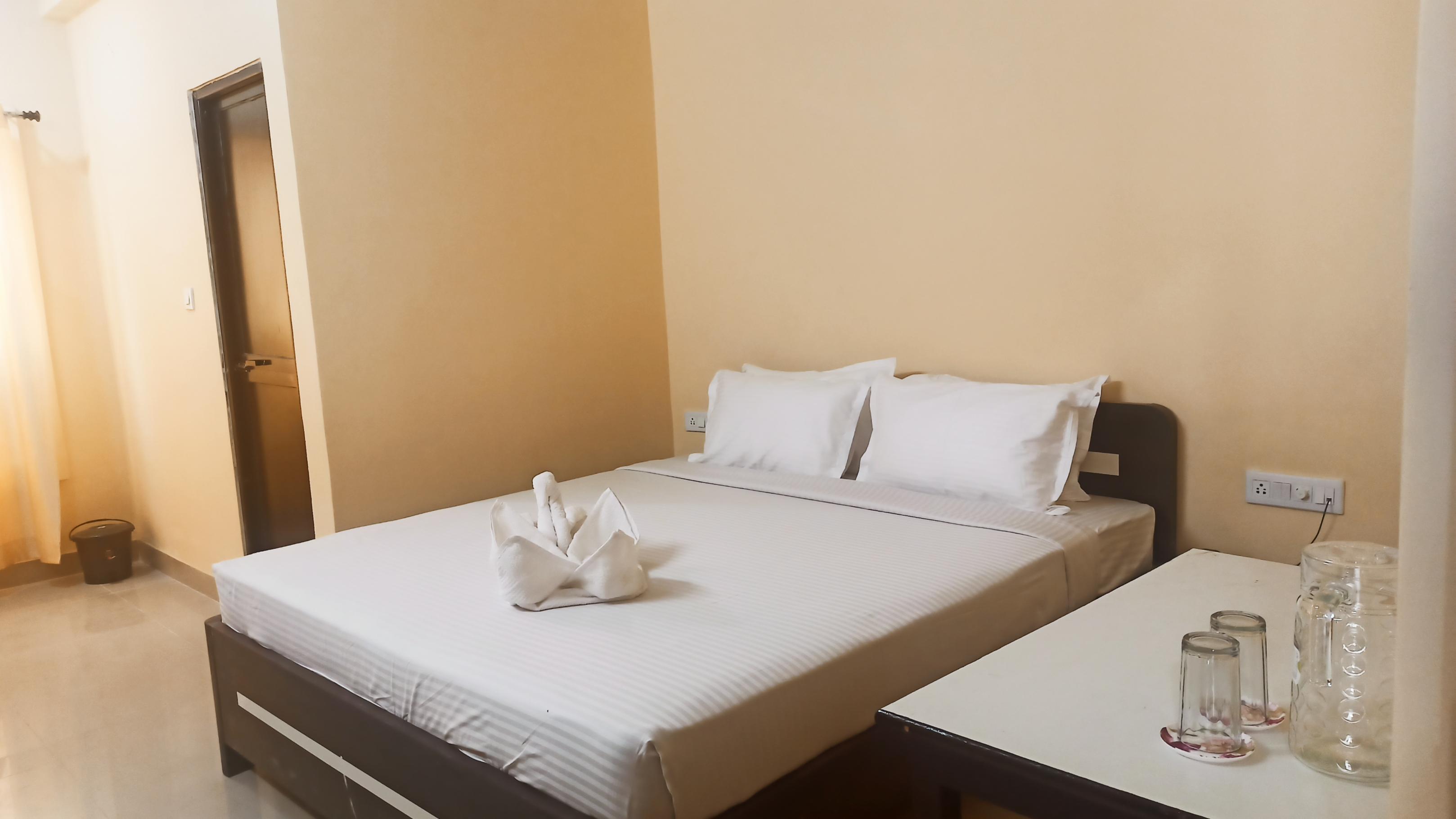 Radhika Inn Room Type - Deluxe Room