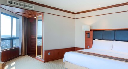 Centara Riverside Hotel Chiang Mai Room Type - Deluxe Suite King