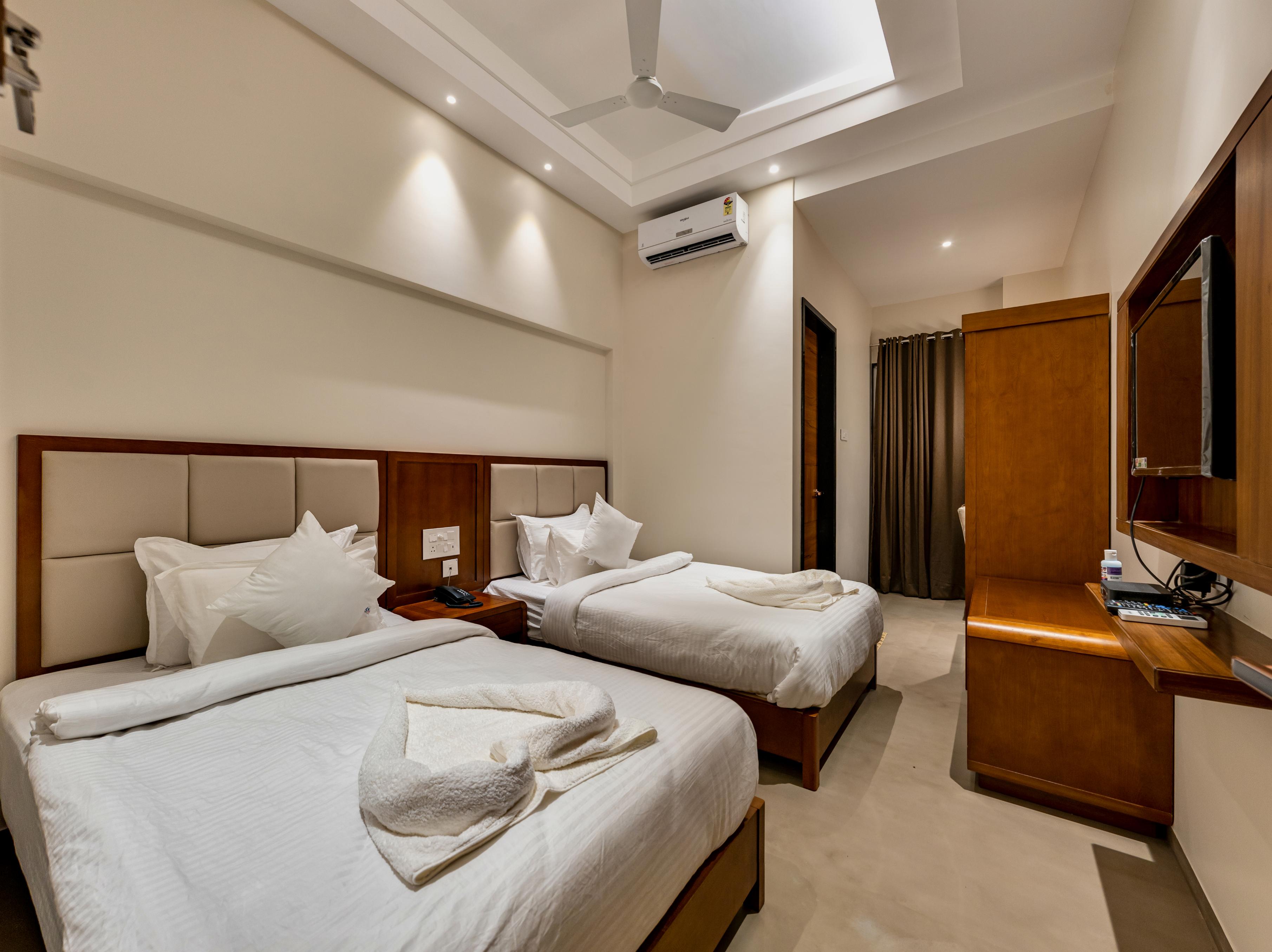 Grand Regal Room Type - Deluxe Twin Bed AC Room