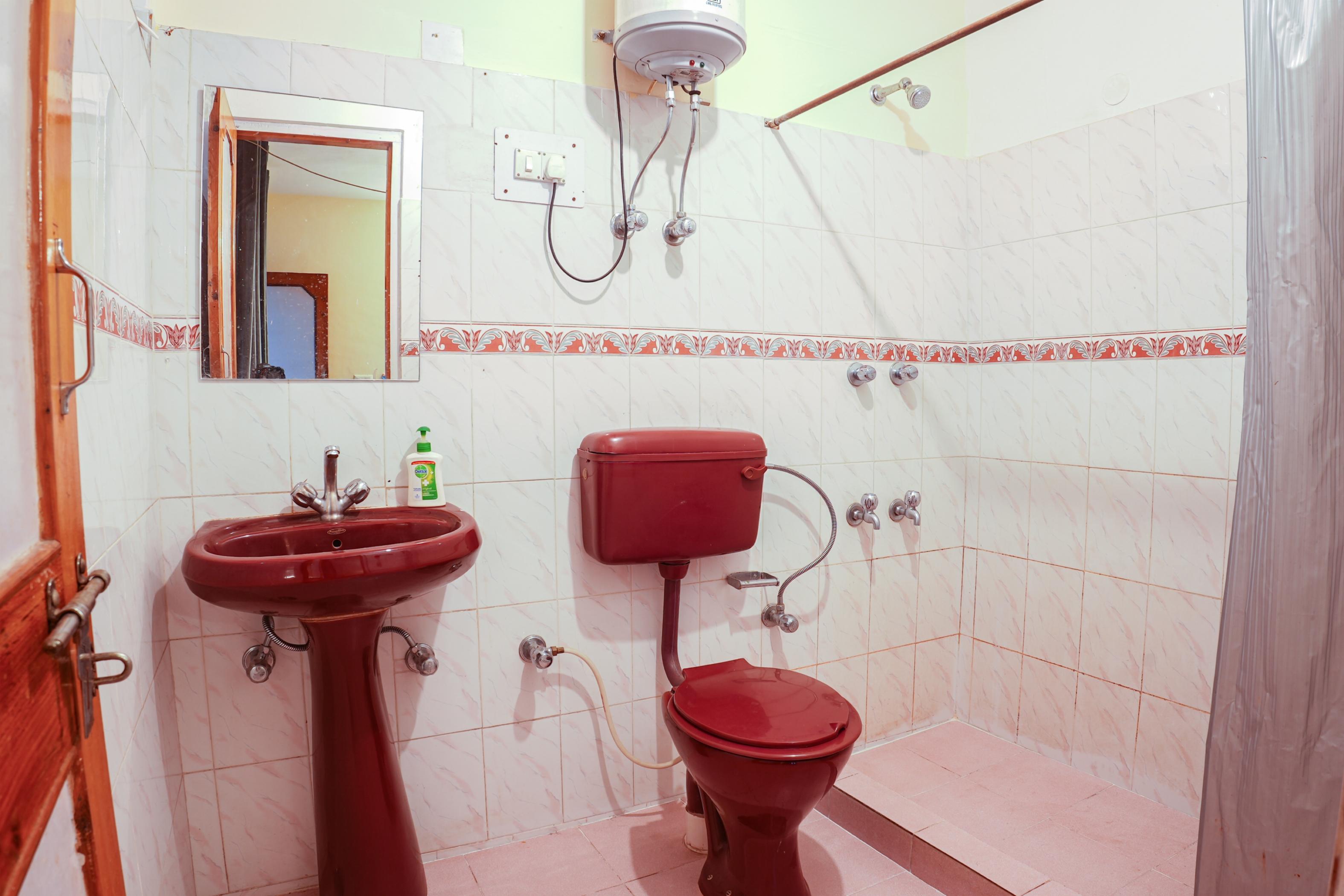 The Xplorers - Tap to explore photos