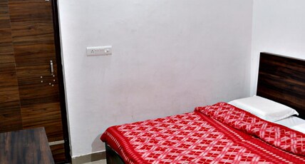 Saatvik Homestay Room Type - Deluxe Non AC Room