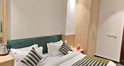 Hotel Dua Grand By Ajooni Hospitality - 5 Min Walk From Golden Temple Room Type - Super Deluxe Room Hotel Dua Grand By Ajooni Hospitality - 5 Min Walk From Golden Temple Room Type - Super Deluxe Room