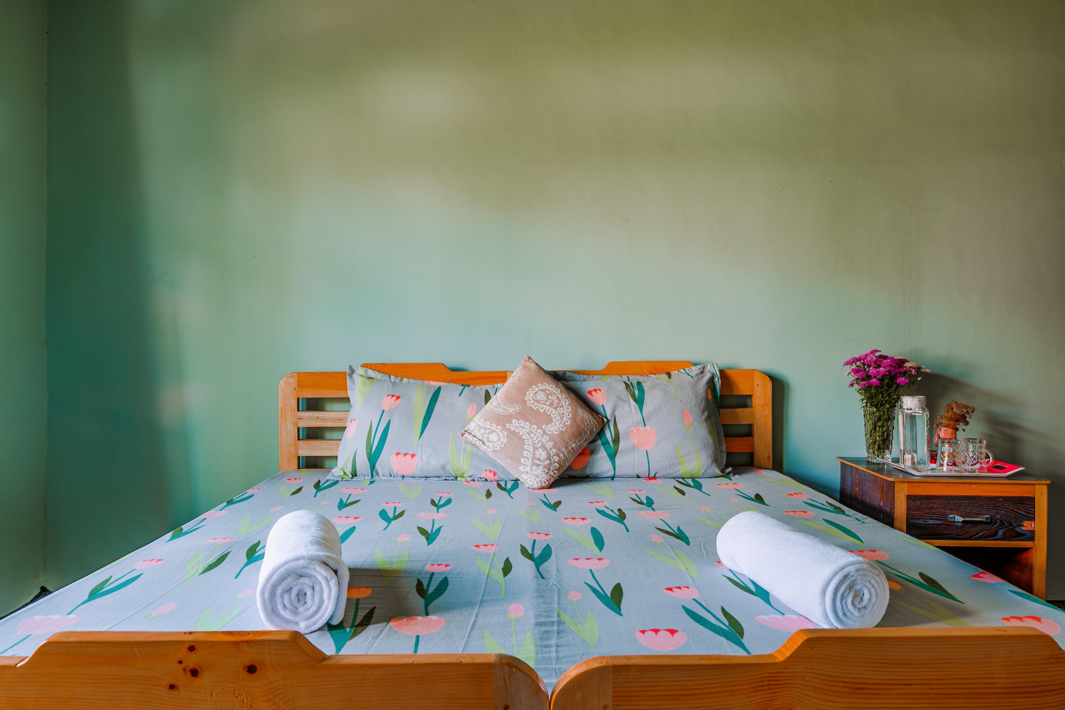 Maney Homestay Room Type - Double Room with Mountain View