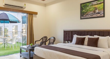 Sun Stone Hotel & Club - Jawai Room Type - PREMIUM ROOM WITH SITOUT