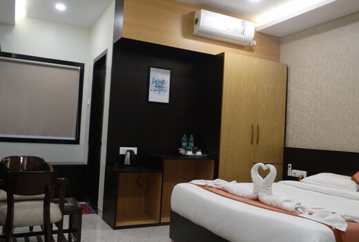 Hotel The Square (Bike & Car Rental Available)