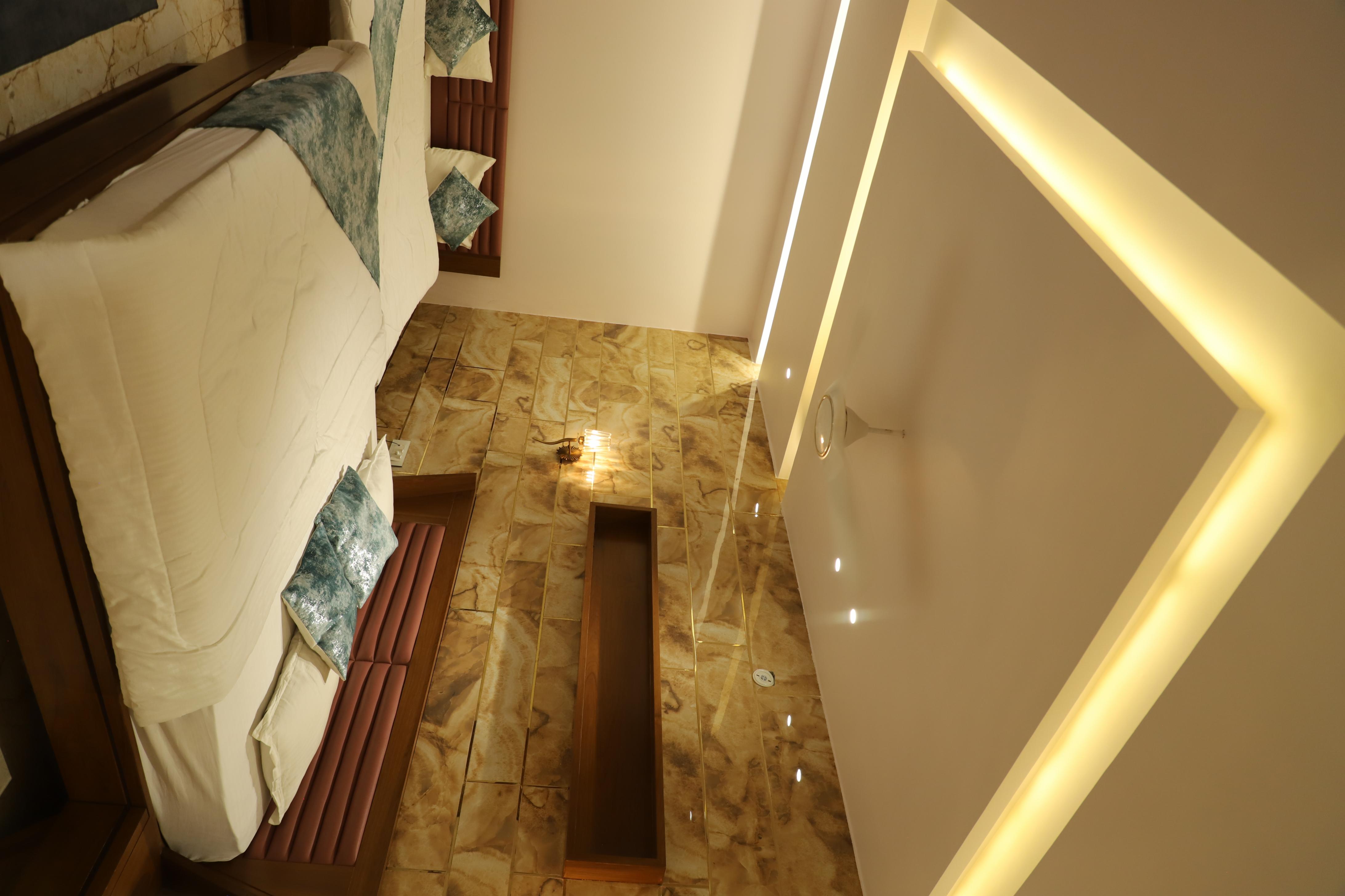 Hotel Shree Darshnam - Tap to explore photos