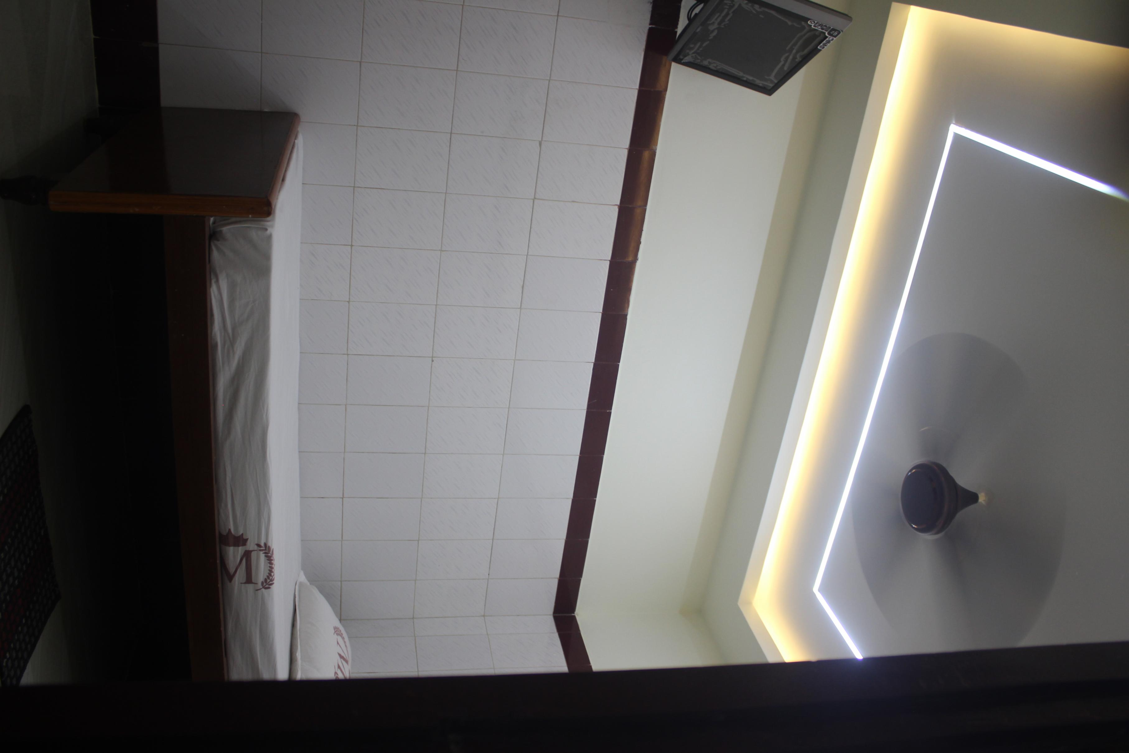 PARI MUTHU VILAS INN - Tap to explore photos