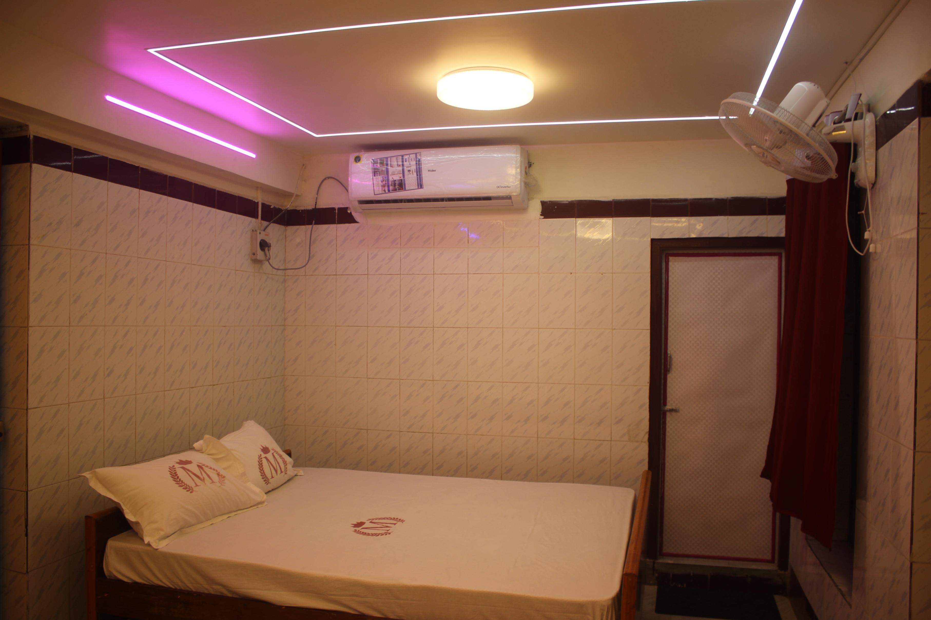 PARI MUTHU VILAS INN - Tap to explore photos