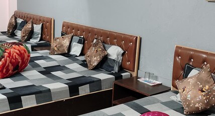 Vasudev Retreat Room Type - FAMILY ROOM (6 Bed Sharing)