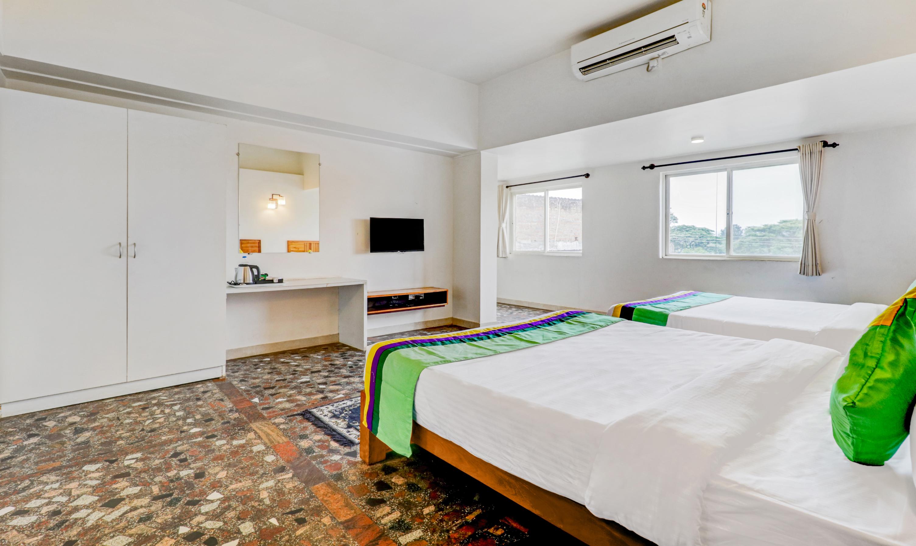 Treebo Benaka Residency, 10 Mins To Mahatma Gandhi Park - Tap to explore photos
