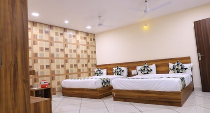 Maruti Group of Hotels - Shri Naman Room Type - Superior Four Bed AC Room ( with 2 Washroom ) Maruti Group of Hotels - Shri Naman Room Type - Superior Four Bed AC Room ( with 2 Washroom )