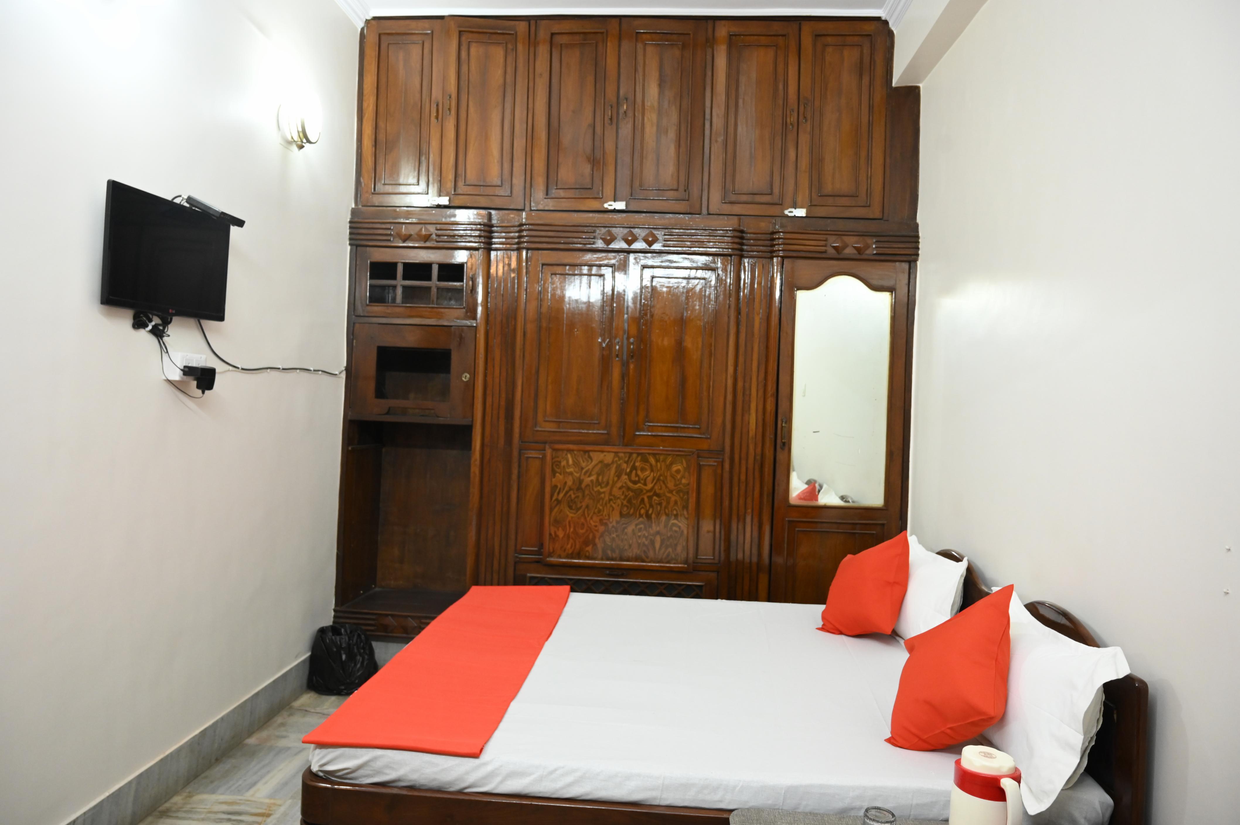 Hotel Crown Plaza Room Type - DELUXE AC ROOM