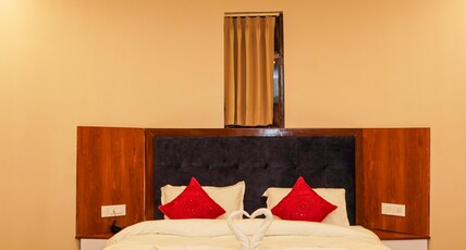 Hotel Vacation Vibes Room Type - Royal Super Deluxe