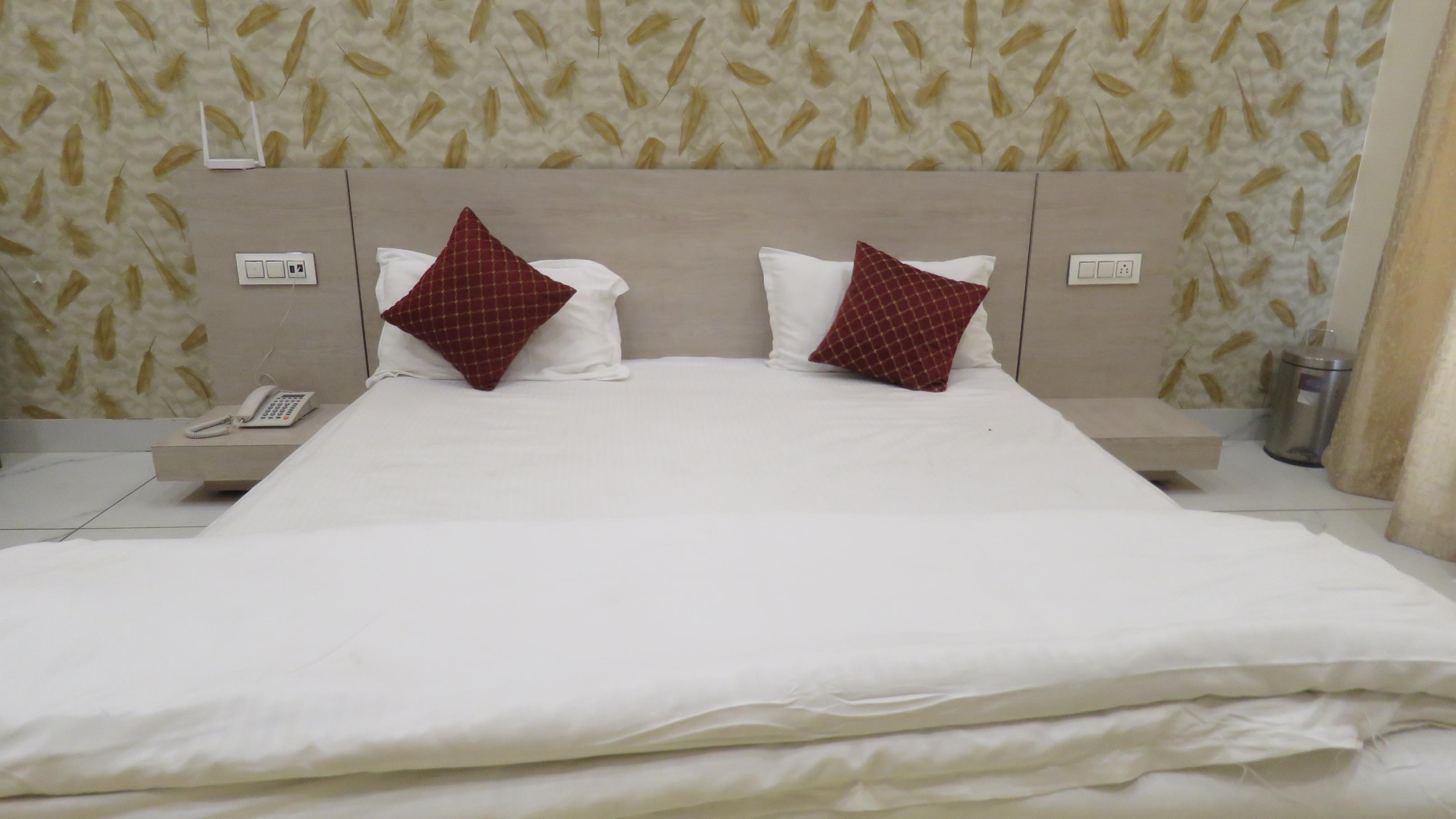 Raja Ji hotel and Restaurant Room Type - Super Deluxe Room
