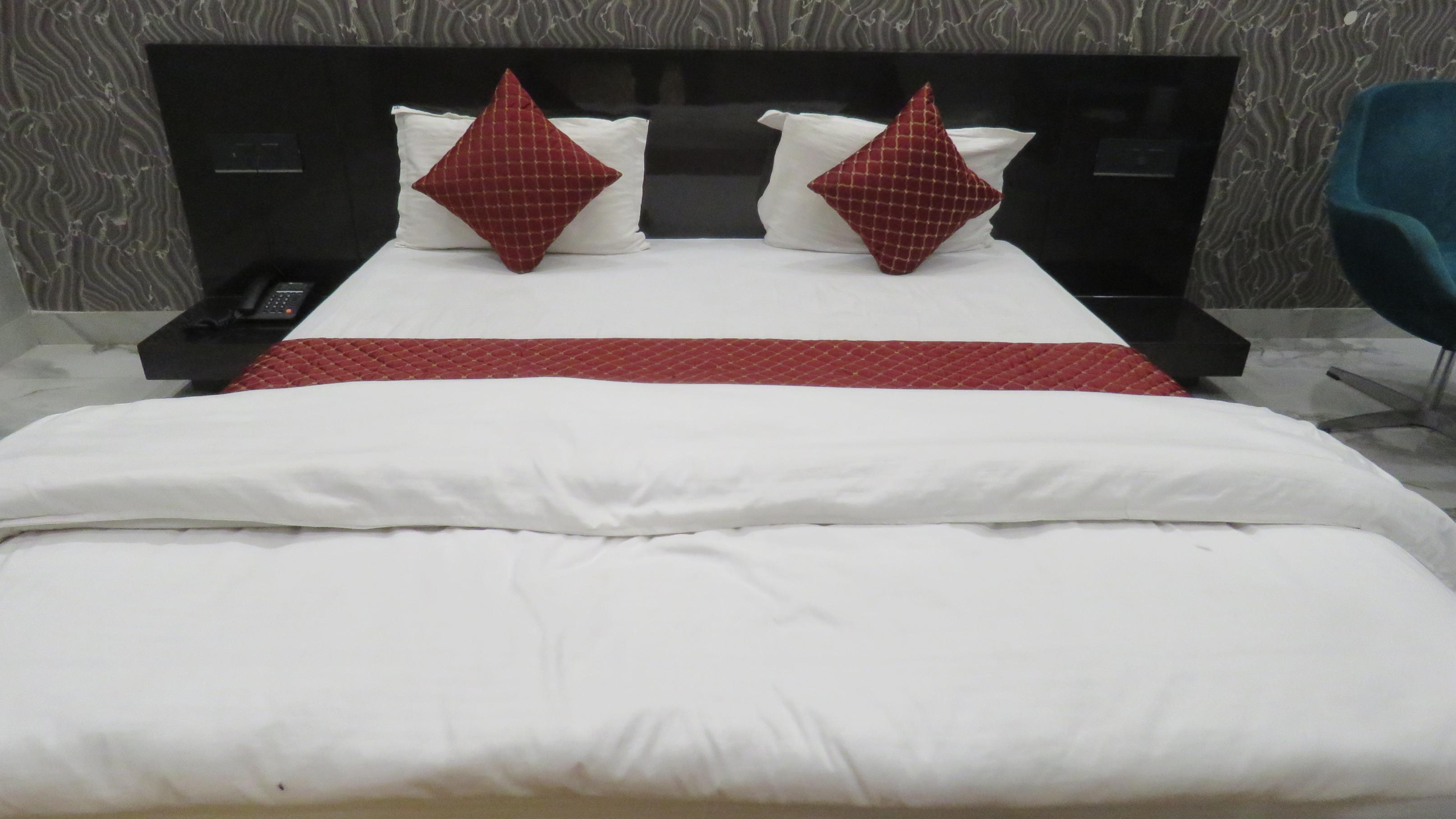 Raja Ji hotel and Restaurant Room Type - EXECUTIVE ROOM