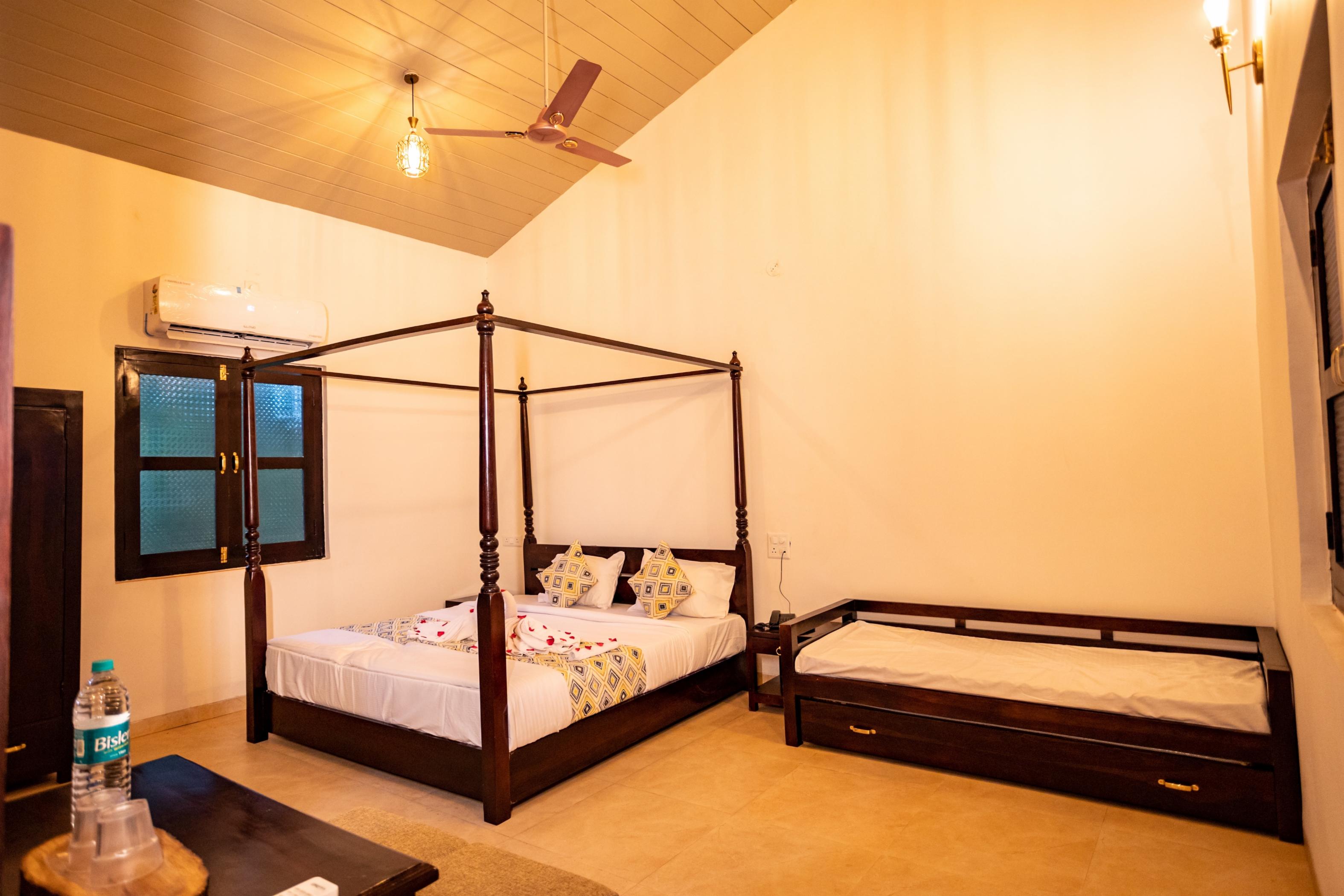 Siddhagiri Agro Resort Room Type - Royal Suite with Bathtub (Garden View)