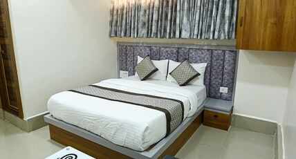 Hotel Golden City Room Type - Deluxe Room Hotel Golden City Room Type - Deluxe Room