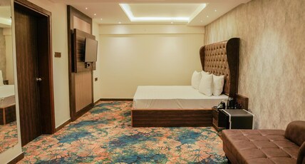 Royal Ritz Room Type - Suite Room with Balcony and Bathtub Royal Ritz Room Type - Suite Room with Balcony and Bathtub