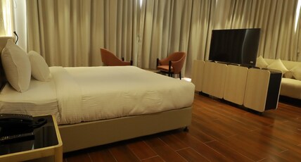 HOTEL RED DIAMOND Room Type - SUITE ROOMS