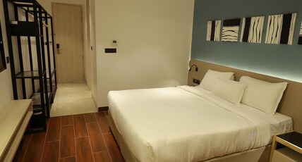 HOTEL RED DIAMOND Room Type - Deluxe Room with City View