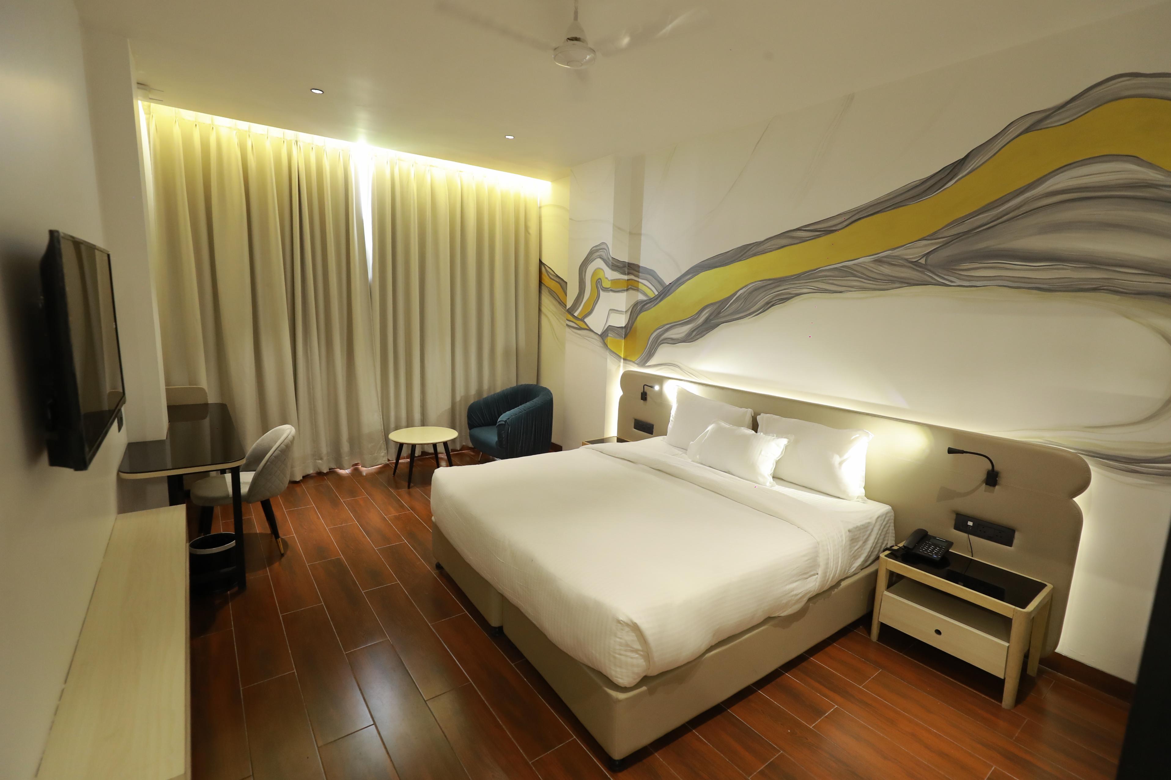 HOTEL RED DIAMOND Room Type - Super Deluxe Room