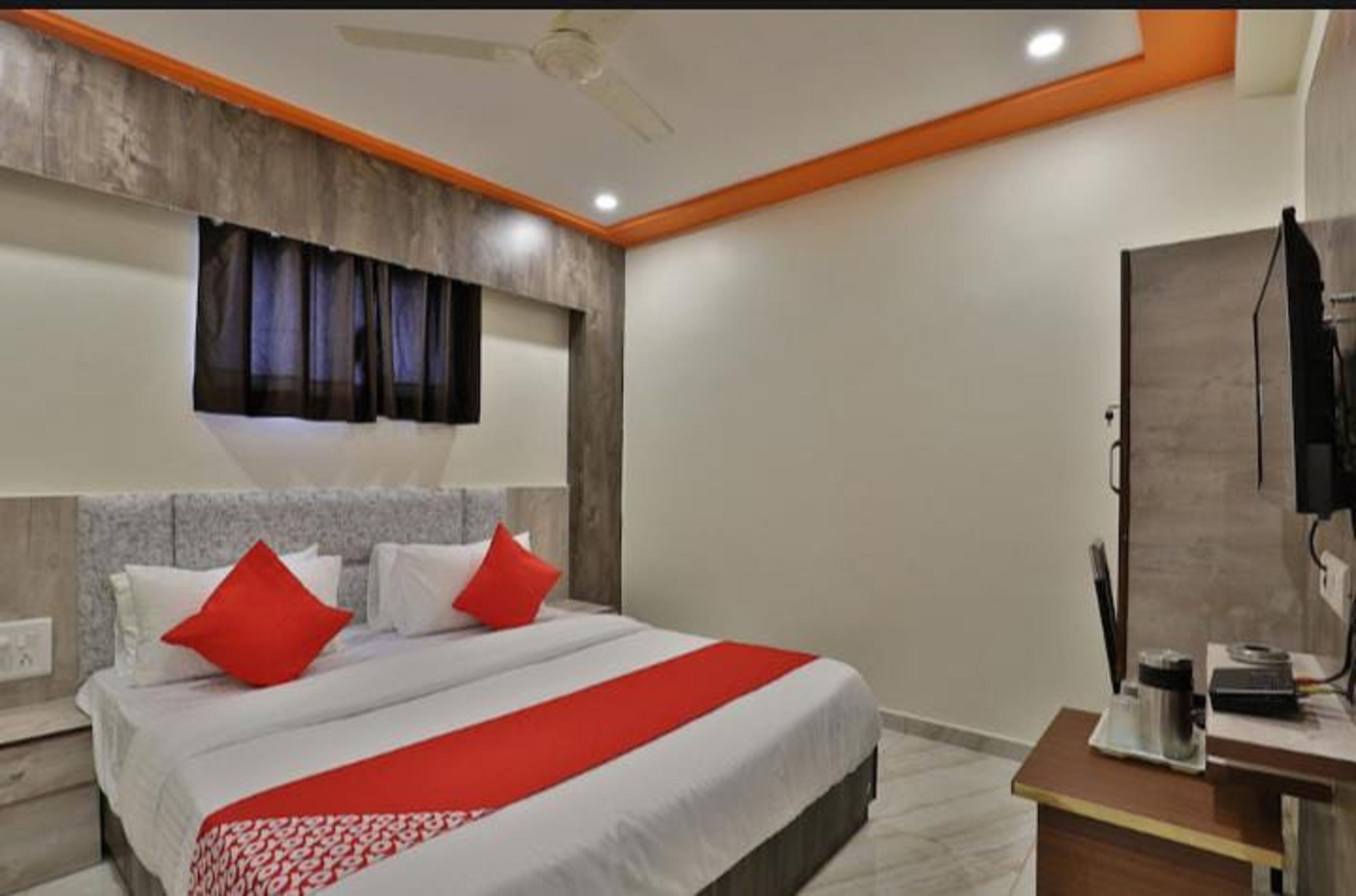 Hotel Shiv Villa - Tap to explore photos