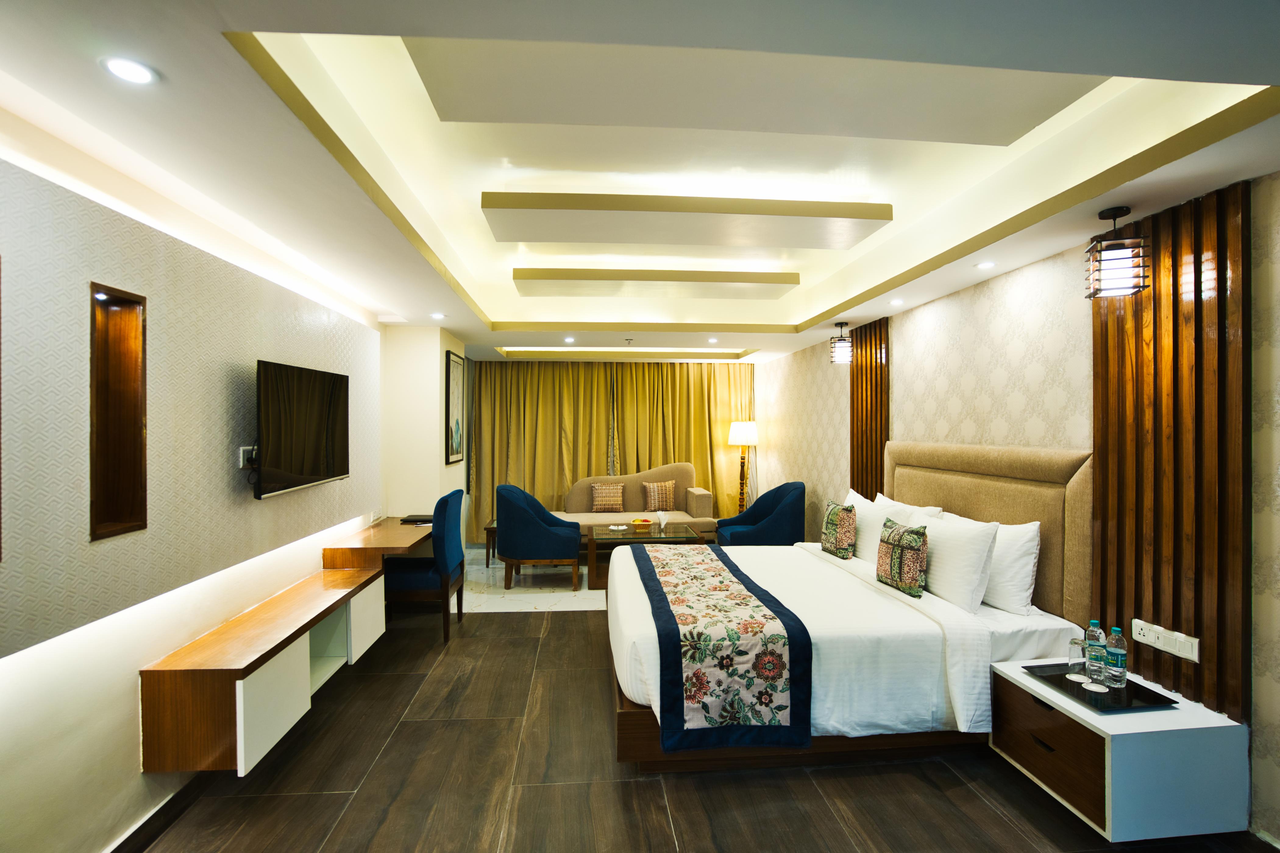 Effotel By Sayaji Dehradun Room Type - Premium Room with Balcony and Bathtub