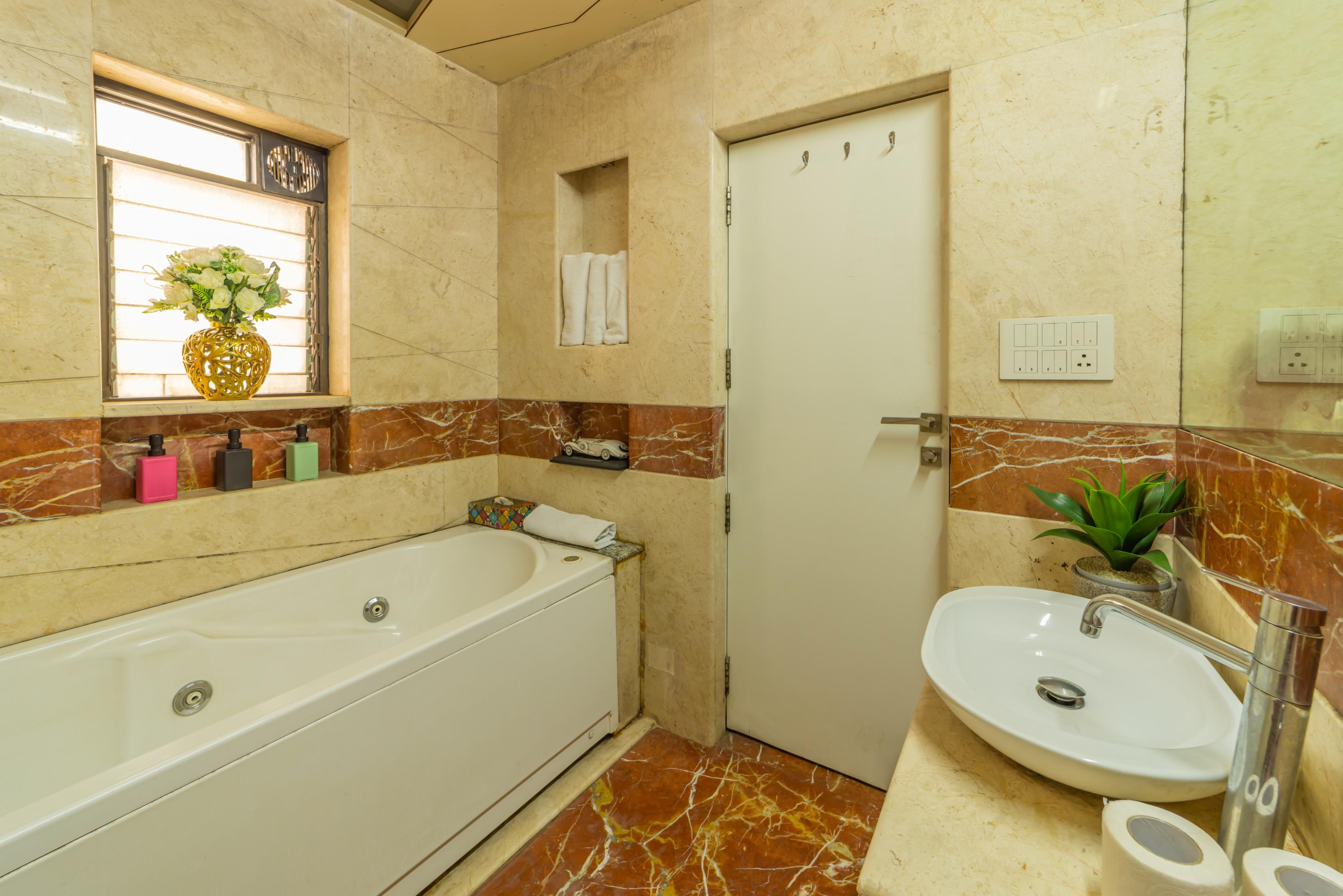 Coliwo Deux (Chandan Nagar) Room Type - Ac Deluxe Room With Bathtub