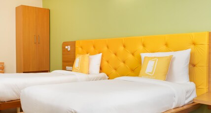 Bloom Hotel - Sector 62 Room Type - Standard Twin