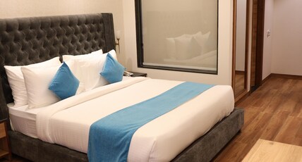 HOTEL WESTERN PREMIUM Room Type - DELUXE ROOM