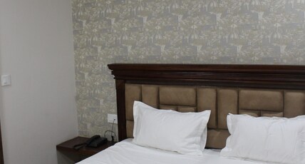 Hotel Suryavilas Room Type - Deluxe Room