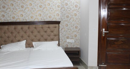 Hotel Suryavilas Room Type - Luxury Suit