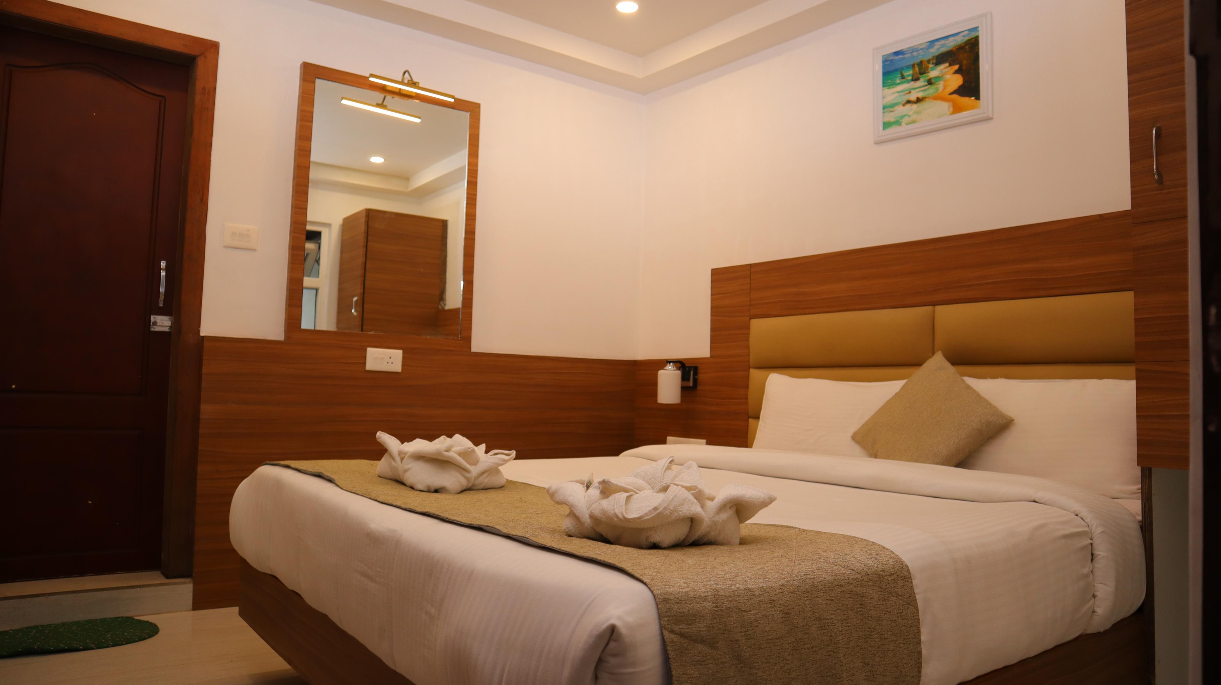 Hotel Bella Vista 5 Min from Mall Road - Tap to explore photos