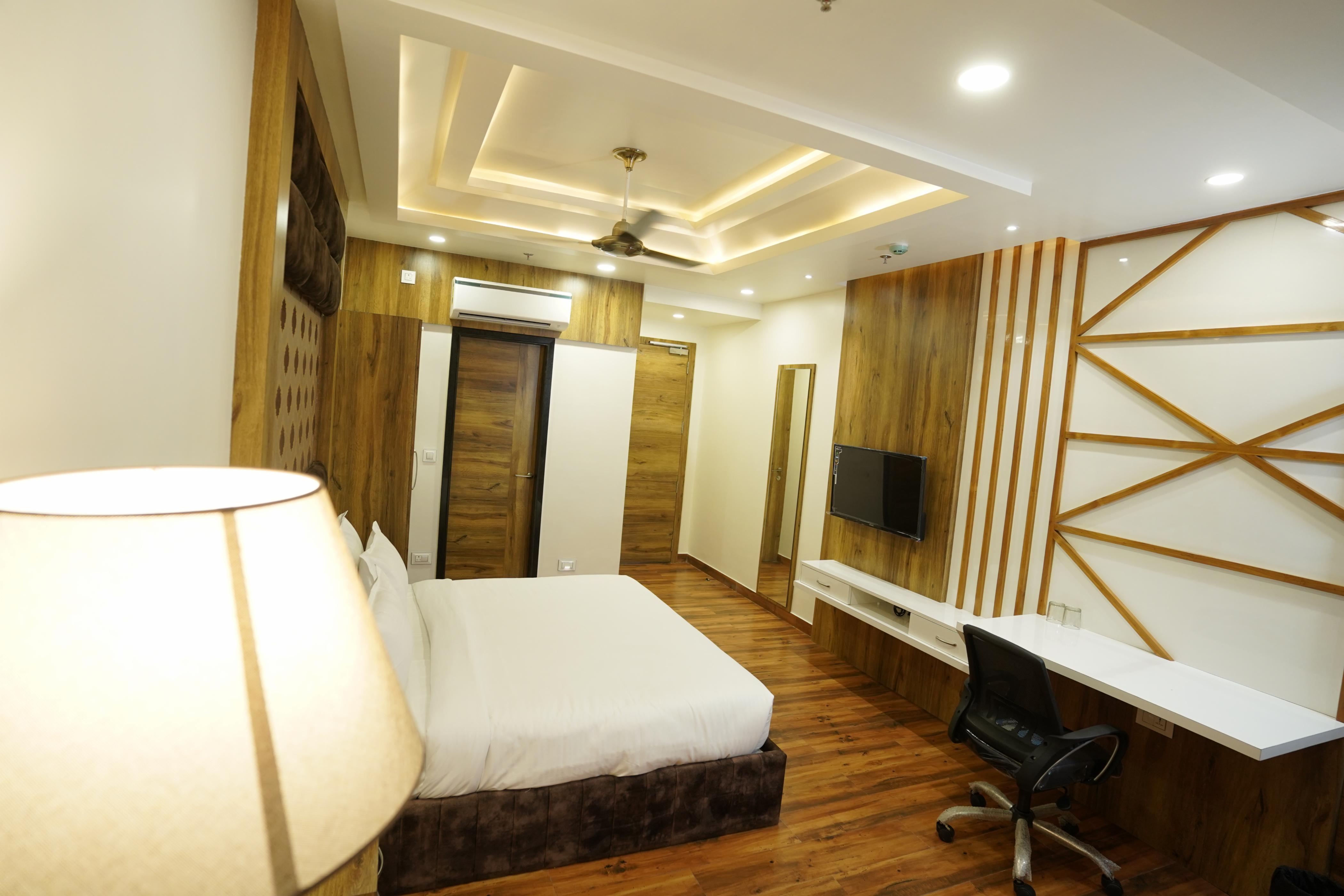 Hotel Kingston Paradise - Tap to explore photos