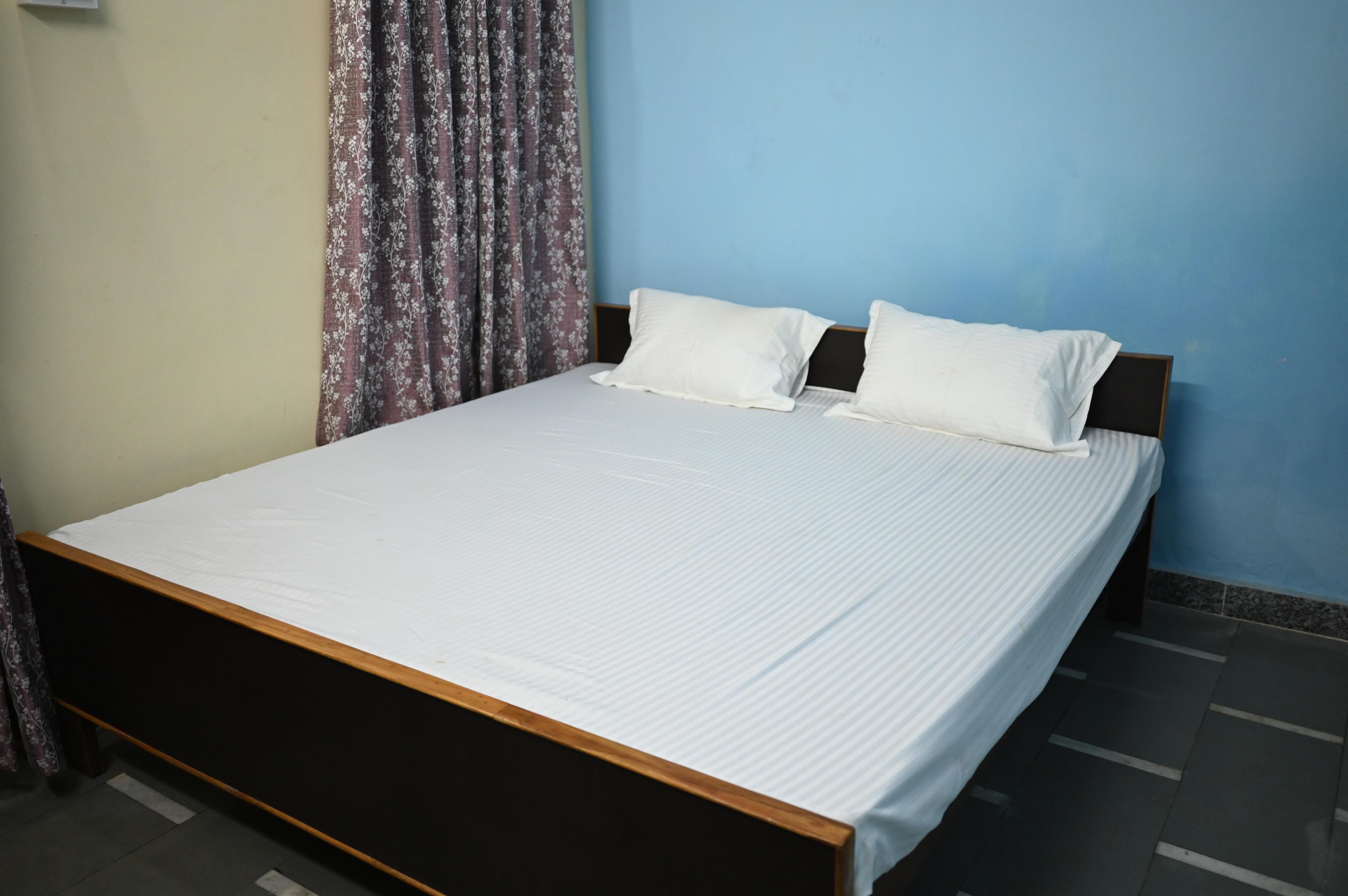 MANJUSHREE P. Guest House - Tap to explore photos