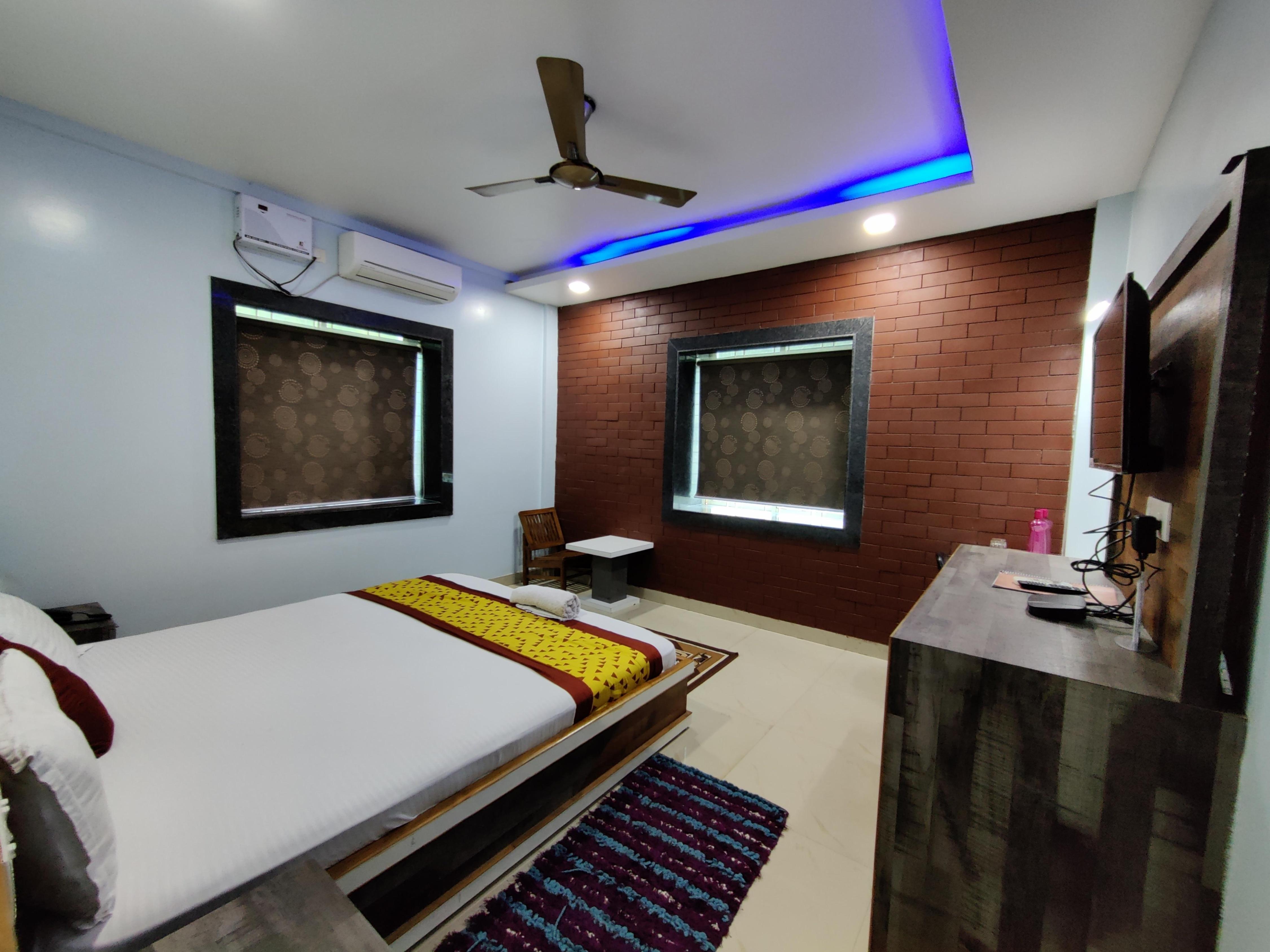 Shakuntala Residency Room Type - Deluxe Room