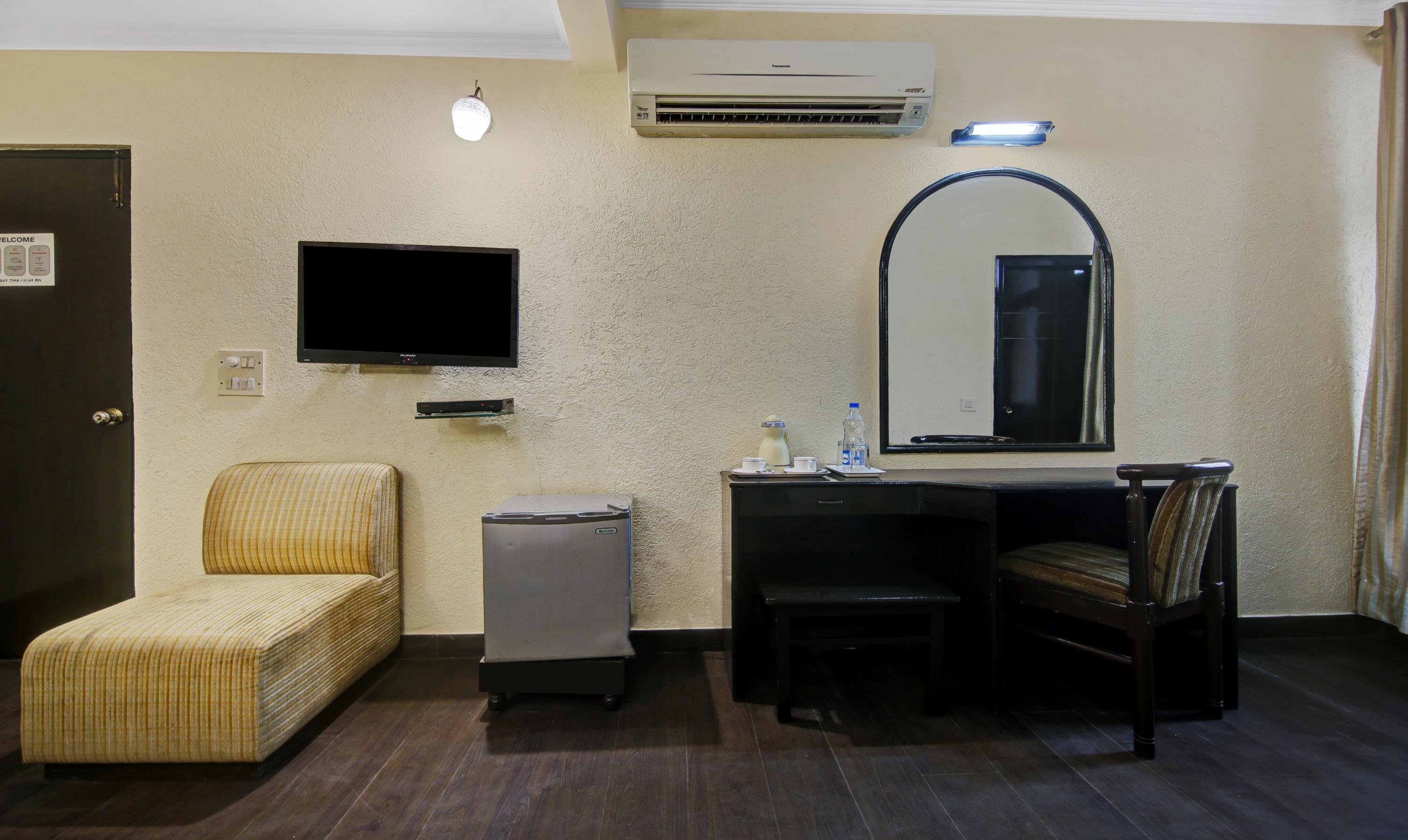 Itsy Hotels Arien International - Tap to explore photos